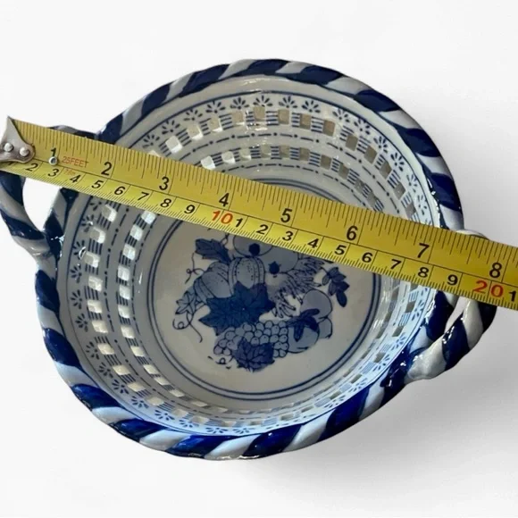 Vtg Blue White Harvest Basket Fruit Pattern Reticulated Bowl Twisted Handles 8" - Picture 5 of 9